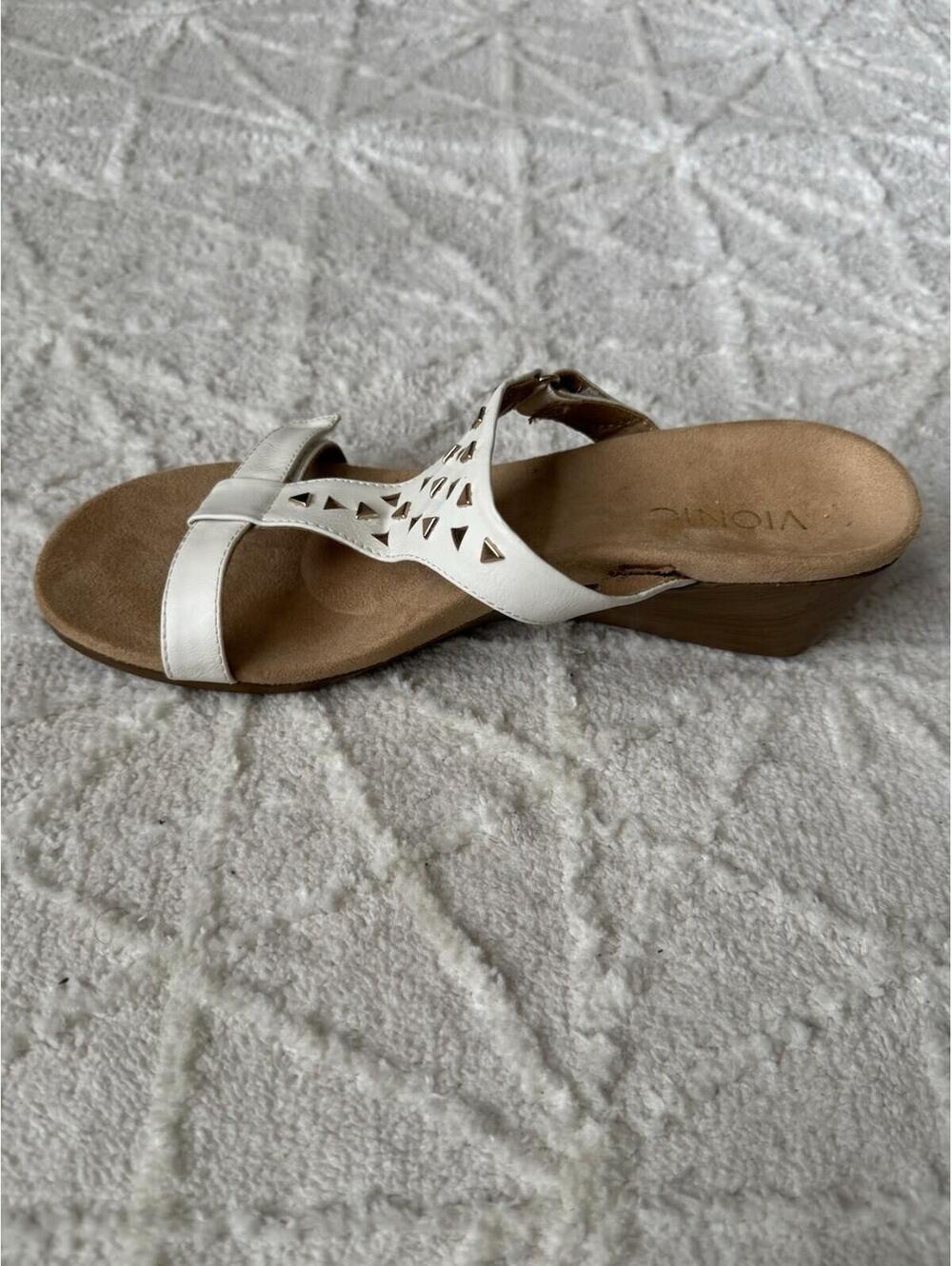 Vionic Maggie Womens 8 Orthotic Wedge Sandals White Studded Comfort - Picture 3 of 9